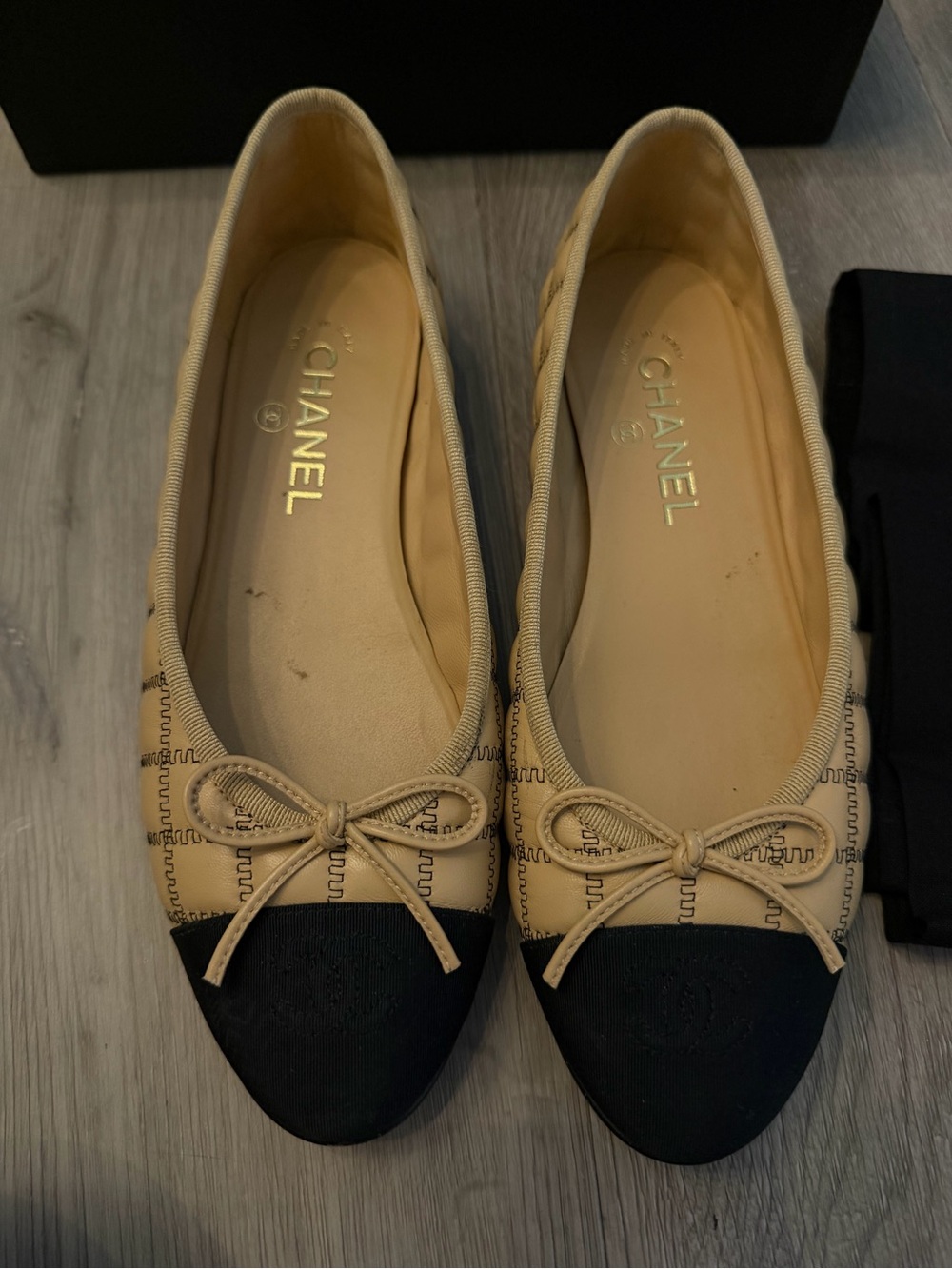 CHANEL Ballet Flat Beige & Black - Picture 3 of 6